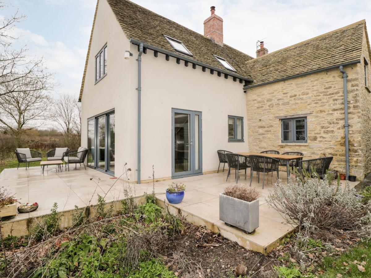 High Cogges Farm Holiday Cottages Witney Bagian luar foto